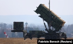 Пусковая установка зенитно-ракетного комплекса MIM-104 Patriot армии США в аэропорту Жешув-Ясенка, Польша, 16 марта 2022 года