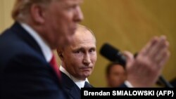 Дональд Трамп и Владимир Путин на пресс-конференции после встречи в Хельсинки, 16 июля 2018 года