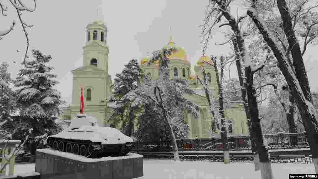 В крымской столице начали подготовку к Новому году