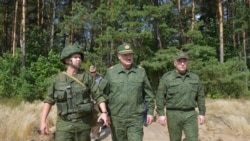 Александр Лукашенко посещает военный полигон возле Гродно