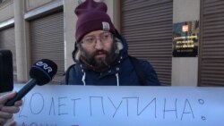 Журналист Илья Азар в одиночном пикете против конституционной реформы. Москва, январь 2020 года