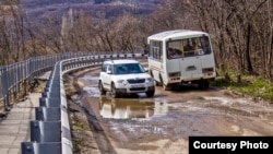 Дорога к селу Лучистое, Крым, архивное фото